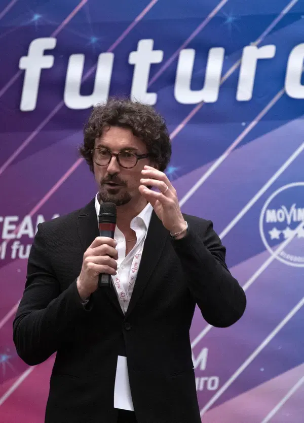 Danilo Toninelli sta 'na crema: basta politica, ora fa il life coach su Instagram?! "Sto guarendo dal dolore" [VIDEO]