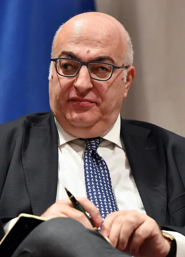 Mario Sechi ma cosa ti lagni? Angelucci fa Angelucci e poi diciamocela tutta: hai fatto un Libero discutibile...