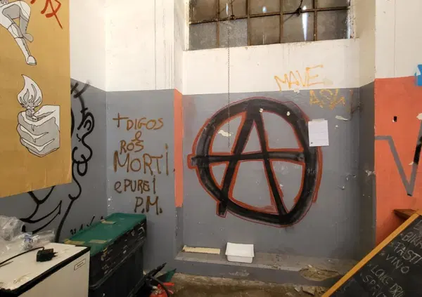 Chi sono gli anarco-insurrezionalisti che hanno minacciato Mario Sechi?