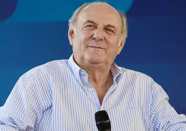 Pace fatta tra Gerry Scotti e Stefano De Martino? Lo zio Gerry al Festival della tv di Dogliani: "Siamo d'accordo. I nostri programmi devono finire entro le 21.30". Ma non sar&agrave; Mediaset a fare la prima mossa, ecco perch&eacute;