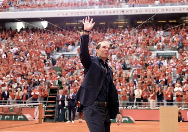 &ldquo;Rafa&rdquo;: il vero e unico re del Roland Garros &egrave; su Netflix, non in campo. Nadal &egrave; l&rsquo;uomo che lotta, il suo tennis un confronto eterno con la sofferenza 