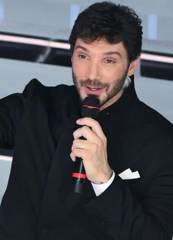 Stefano De Martino sta per rivoluzionare Sanremo, ma questo significher&agrave; rinunciare alla serata migliore di tutte?