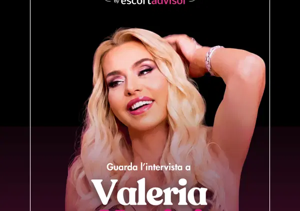 &ldquo;Ma &egrave; una conversazione sul ses*o o una seduta di psicanalisi?&rdquo; L&rsquo;intervista stellare a Valeria Marini: il bacio a 8 anni, la prima volta a 14 (con uno di 30), Fellini, Cecchi Gori. &Egrave; la prima puntata della nuova stagione di Priv&eacute; by MOW ed Esco*t Advisor