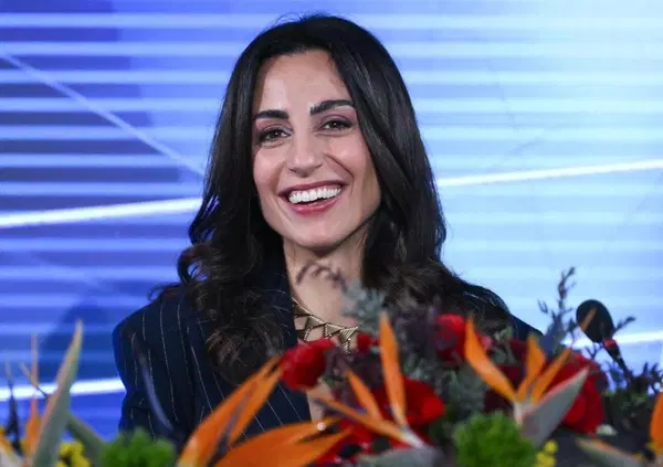 Ok, ma chi caz*o &egrave; Francesco Bechis, che sposer&agrave; Giorgia Cardinaletti? Tra i palazzi del potere e la borghesia romana, la scalata del nuovo volto del giornalismo moderato: e adesso manca la tv 