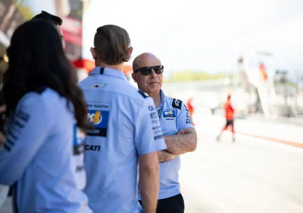 Carlo Merlini racconta i suoi 30 anni nella Gresini Racing: gli inizi con Kato e Movistar, l&rsquo;affetto per Fausto, gli anni di Nadia e i Marquez