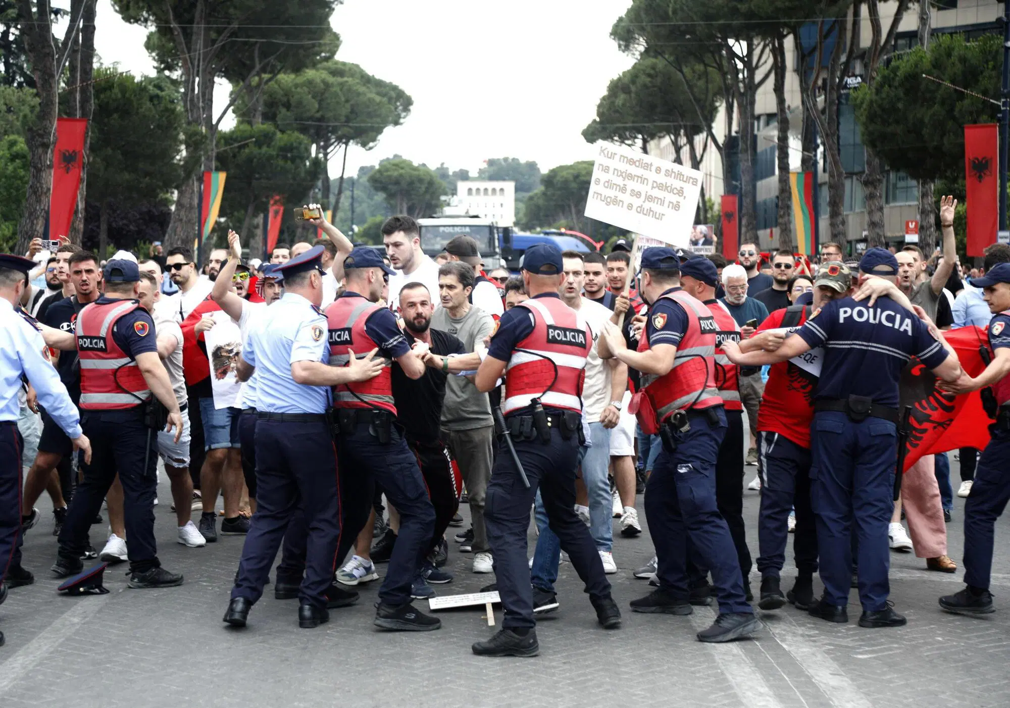 Le proteste in Albania