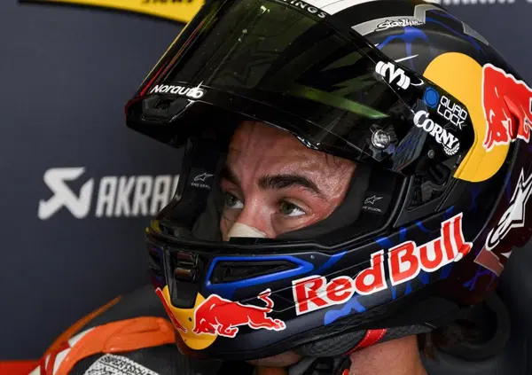 Pedro Acosta si prende il Balaton: record della pista e derapate in scooter. Marquez gioca e torna la guerra tra Ducati e Aprilia