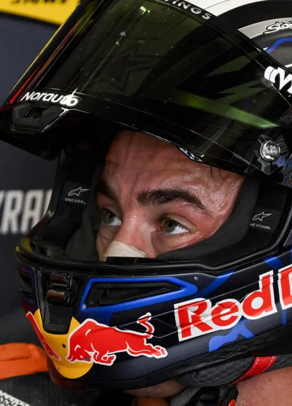 Pedro Acosta si prende il Balaton: record della pista e derapate in scooter. Marquez gioca e torna la guerra tra Ducati e Aprilia