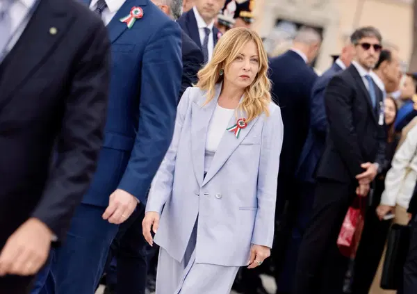 Ragazzi, ma che significa che il rapporto debito/Pil pu&ograve; arrivare al 138%? La strategia di Meloni &egrave; fallimentare tra tassi, crescita dimezzata e Superbonus: ecco perch&eacute; pagheremo tutti