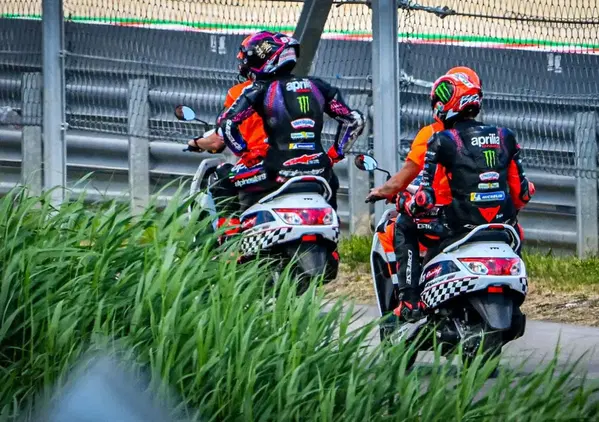Il folle incidente della MotoGP a Balaton: Il video, cosa &egrave; successo, i problemi dell&rsquo;asfalto, la sanzione a Jorge Mart&iacute;n e la reazione di Massimo Rivola