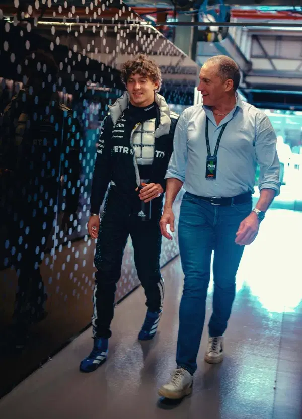 Volete capire la mentalit&agrave; di Antonelli? Ascoltate pap&agrave; Marco: &ldquo;Nel motorsport oggi sei sulla luna, domani sottoterra. Non abbiamo scritto la storia, al massimo un pezzettino&rdquo;