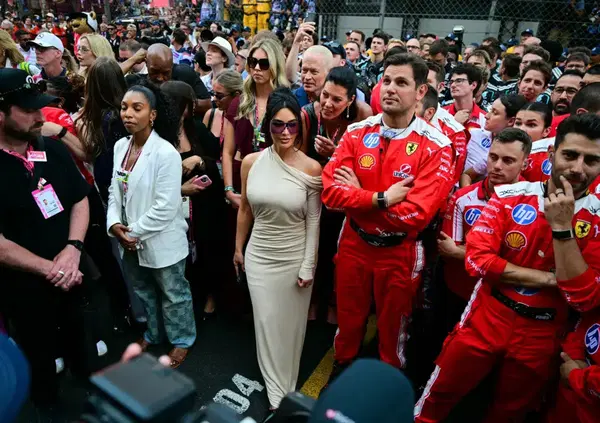 Forse non ve ne siete accorti, ma l&rsquo;esordio di Kim Kardashian al fianco di Lewis Hamilton a Monaco &egrave; stato un disastro