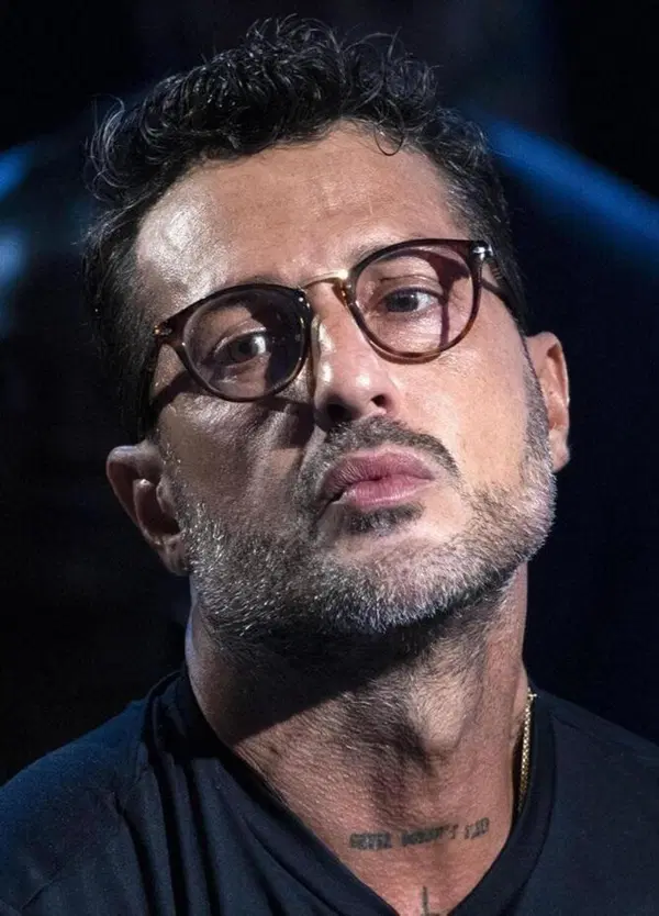 Anche i conti sono "falsissimi": Fabrizio Corona fa crollare i guadagni di Alfonso Signorini