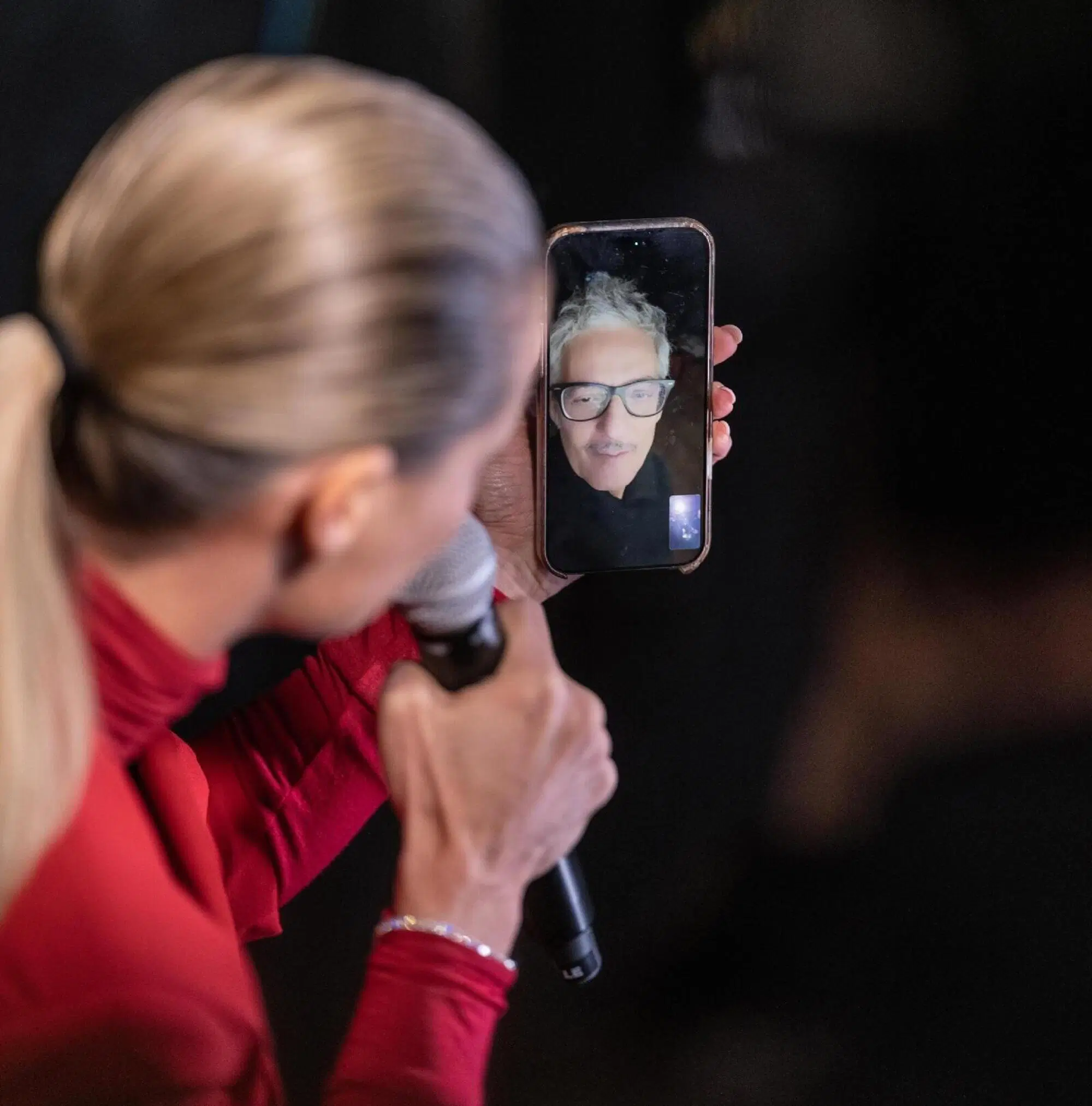 Michelle Hunziker in videochiamata con Fiorello