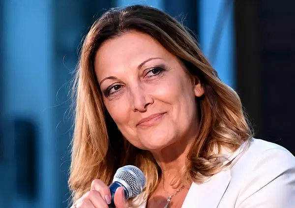 Non chiamatelo Festival del giornalismo e del libro d'inchiesta! Zero donne fra gli ospiti, Raffaella Fanelli asfalta il Festival di Sorrento: &ldquo;Ci stanno dicendo che non conta lo sguardo delle donne. Ranucci ha ignorato la protesta, mi fanno pena...&rdquo;