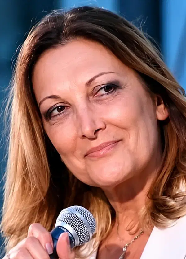 Non chiamatelo Festival del giornalismo e del libro d'inchiesta! Zero donne fra gli ospiti, Raffaella Fanelli asfalta il Festival di Sorrento: &ldquo;Ci stanno dicendo che non conta lo sguardo delle donne. Ranucci ha ignorato la protesta, mi fanno pena...&rdquo;