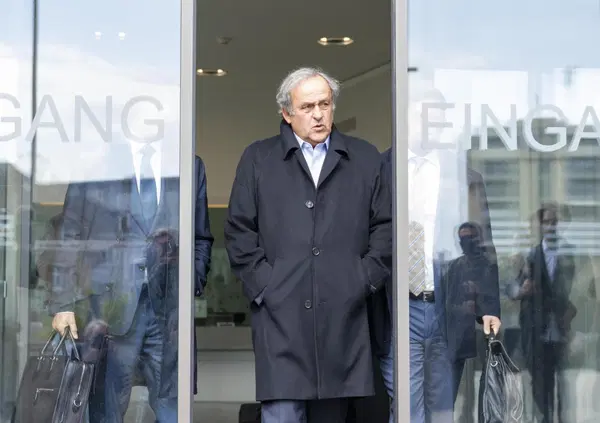 La vendetta di Platini su Infantino prima del Mondiale: Le Roi denuncia il presidente e la Fifa. Ma Infantino ha pronta la successione, c&rsquo;&egrave; gi&agrave; chi aspira al trono del &ldquo;king of soccer&rdquo;