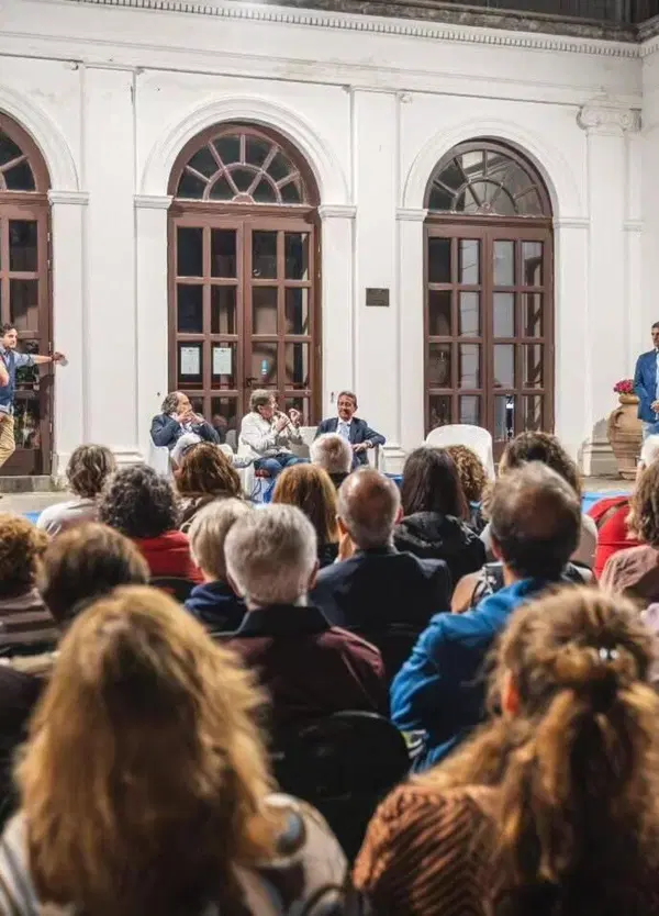 A Sorrento nessuna donna sul palco, ma &ldquo;qualcuno che le donne non le ha rispettate&ldquo; s&igrave;