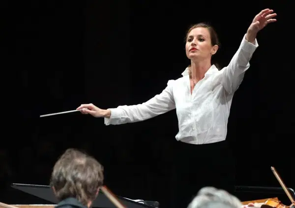 Beatrice Venezi non ci sta e scrive alla Fenice dopo lo stop: &ldquo;Atto discriminatorio&rdquo;