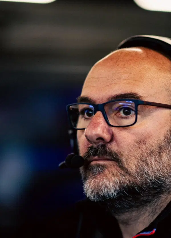 [VIDEO] I missili di Fabiano Sterlacchini: i 20.000 giri dell&rsquo;Aprilia MotoGP, Bezzecchi che lavora come Rossi, Massimo Rivola e tutto il resto