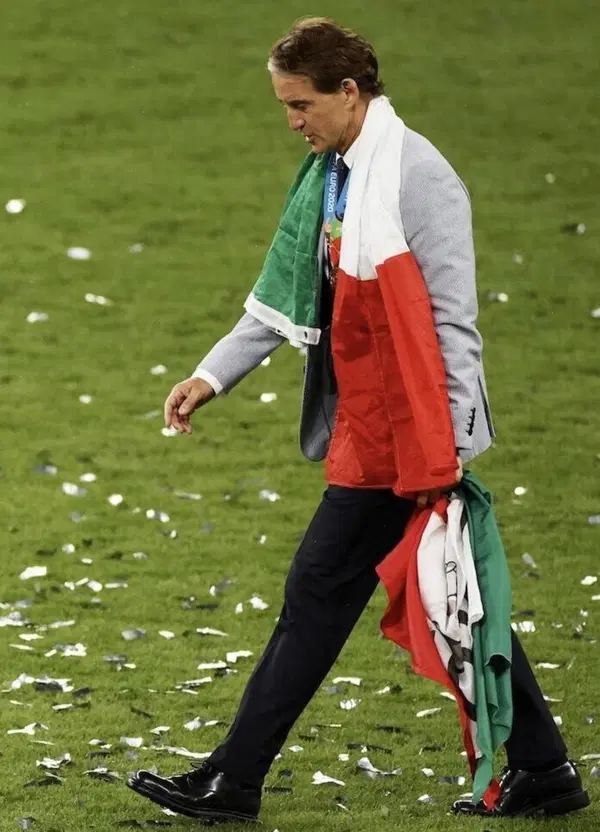 Dio salvi Roberto Mancini: ode al traditore che torna in Italia da ct della Nazionale. E chi non lo vuole se ne faccia una ragione: la verit&agrave; &egrave; che siamo un popolo di finti santi e maledetti ingrati