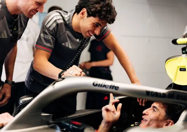 La F1 a Barcellona? Marc Marquez &egrave; l&igrave; con l&rsquo;Audi e Leo Fornaroli con la McLaren. Kimi Antonelli staccato, ma c&rsquo;&egrave; un perch&eacute;