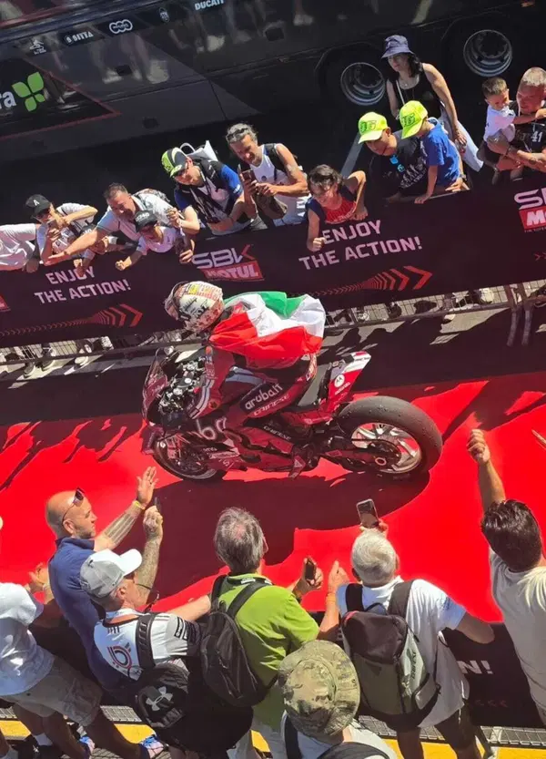 Clamoroso a Misano: Nicol&ograve; Bulega non &egrave; stato davanti a tutti per qualche curva nel sabato italiano della SBK