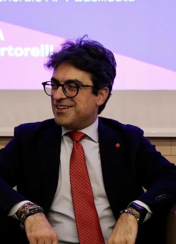 Ma che cazzo ve le prendete con il sindaco di Matera perch&eacute; dice le parolacce, prendetevela con lui perch&eacute; le ruba al cuore per venderle al marketing