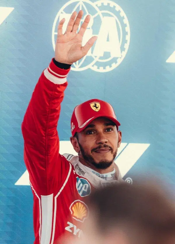 Ma quindi Hamilton non era un bollito? A Barcellona Sir Lewis fa un capolavoro, al contrario di Leclerc che ammette: &ldquo;Mi vergogno, nemmeno una vittoria servirebbe per scusarmi&rdquo;