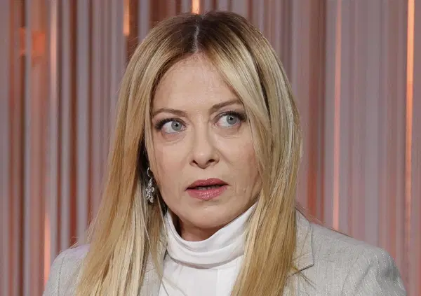 Meloni difesa dal Corriere &egrave; diventata il sistema che la &ldquo;underdog&rdquo; della destra doveva riformare. E ora agli estremisti restano soltanto le lacrime di Vannacci all&rsquo;assemblea di Futuro Nazionale