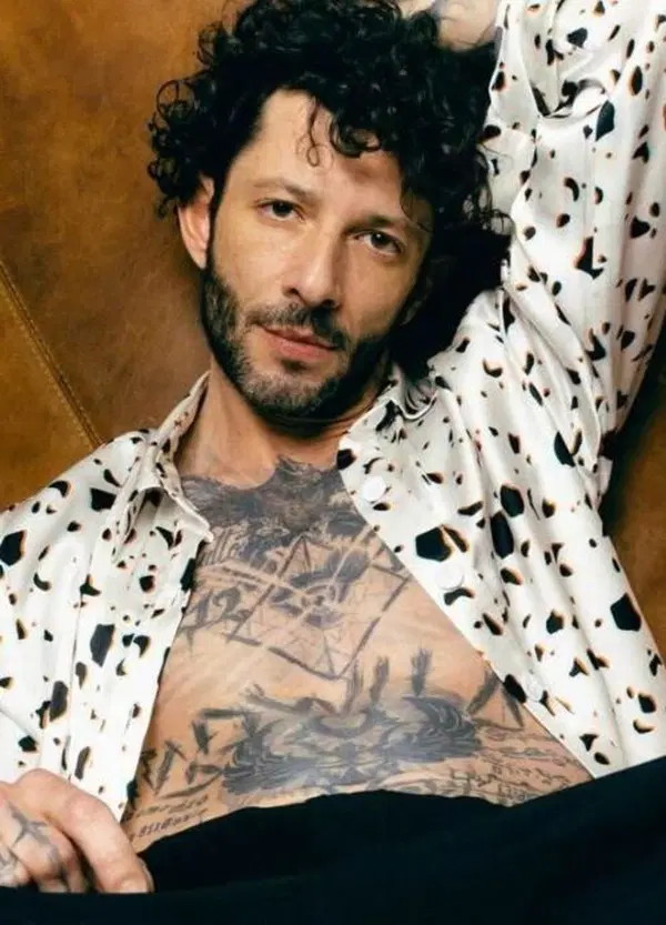 I panni sporchi si lavano su Instagram? Nesli, post per Fabri Fibra dopo lo speciale Netflix