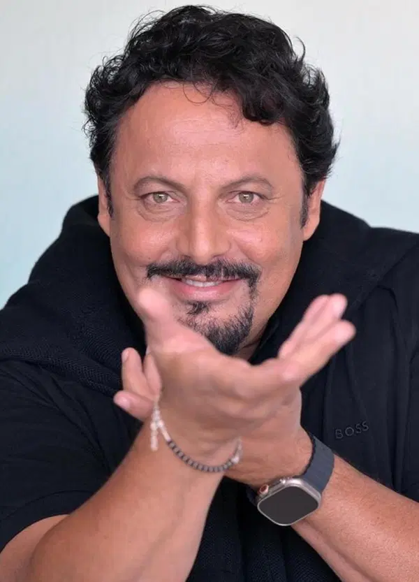 Prima faceva sold out, adesso d&agrave; i voti? Enrico Brignano a Tale e Quale Show &egrave; la dura legge della tv: quando non sei pi&ugrave; la star, diventi il giudice