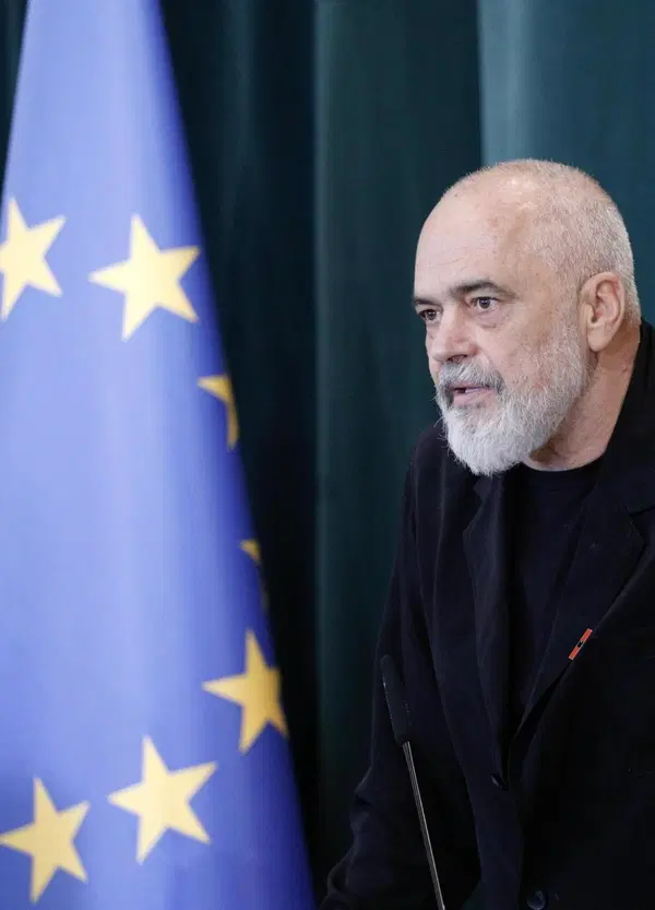 Vi spieghiamo cosa ha detto davvero Edi Rama nell'intervista a Vanity Fair: non solo le risposte che ha dato ma quello che c'&egrave; tra le righe