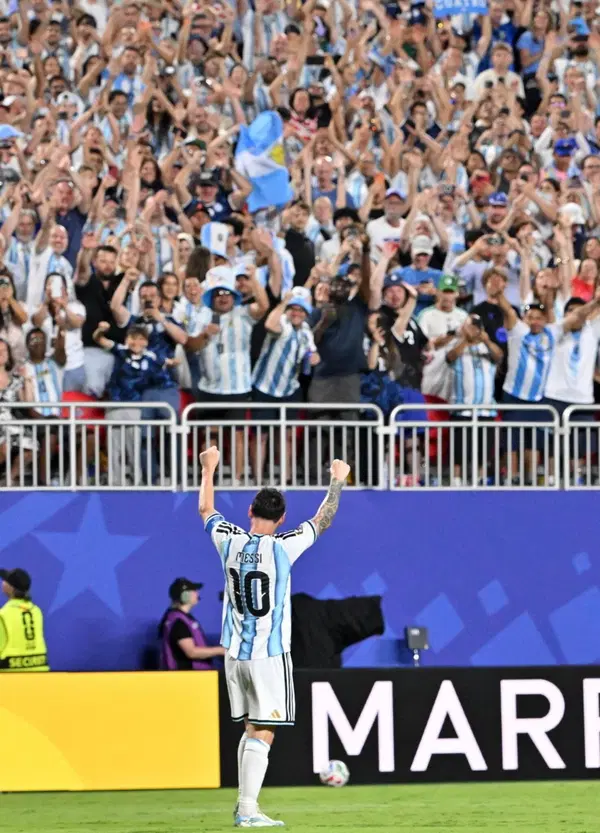 Dio tifa Argentina. L&rsquo;indomabile cuore albiceleste conquista anche il Bangladesh: il Messi(a) &egrave; da leggenda e il suo popolo invade Dacca