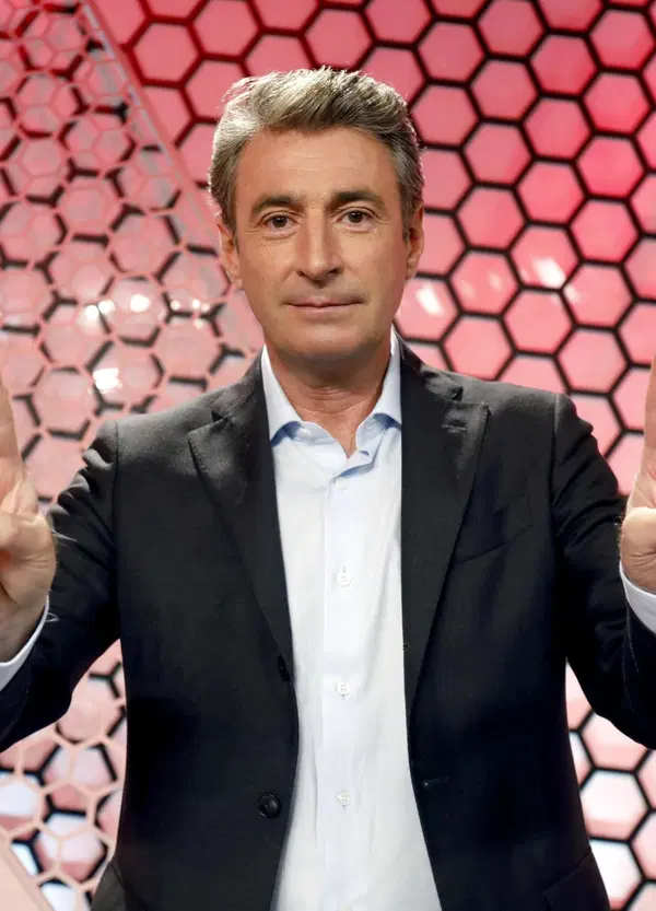 Intanto mettiamo il porco all&rsquo;ombra: Mediaset porta via Milo Infante alla Rai ma non sa che farsene