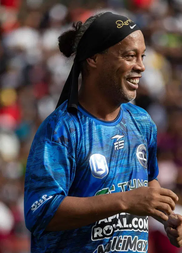 Il Ravenna vuole diventare l&rsquo;Harry&rsquo;s Bar del calcio italiano? Il figlio di Cipriani ingaggia Ronaldinho, che sul campo &egrave; Jimmy Page e fuori fa il testimonial 