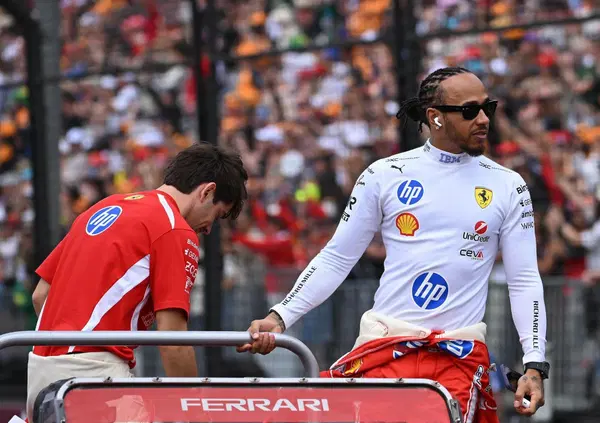 Jacques Villeneuve a fuoco sulla Ferrari: &ldquo;Deve puntare su Hamilton, Leclerc non ha mai costruito nulla intorno a se&rdquo;. Ma ha ragione?