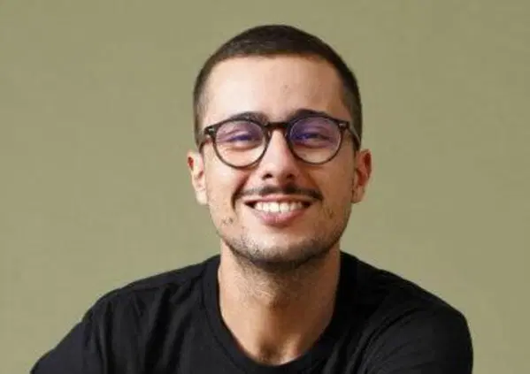Andrea Pinna torna a vendere sui social: quanti devono ancora buttare soldi prima che questa storia diventi una "notizia"?