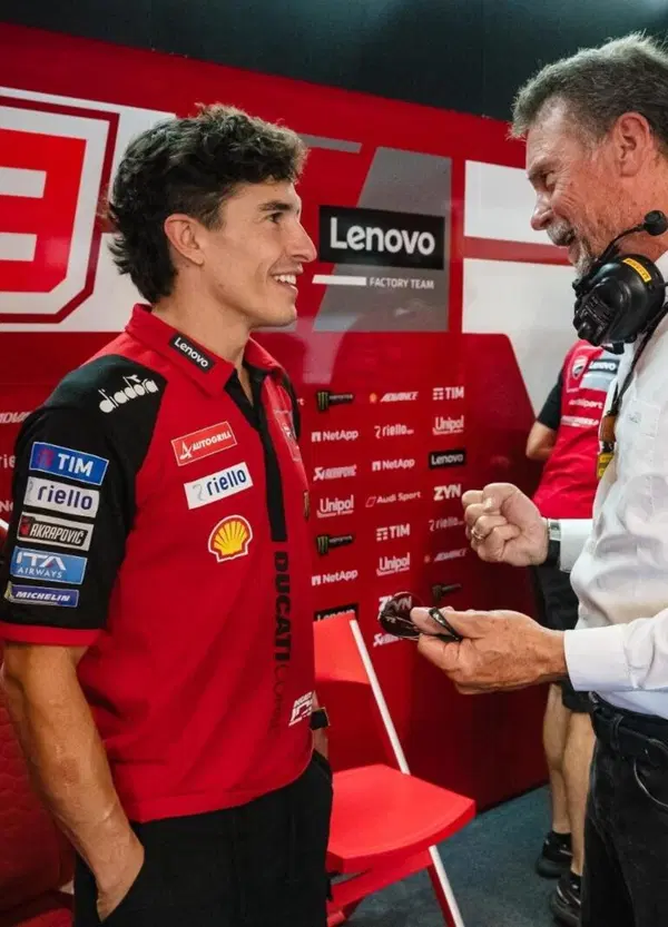 Marco Bezzecchi e l&rsquo;Aprilia spaccano nel test Pirelli con le MotoGP 850, che vanno gi&agrave; fortissimo. Marquez scivola, Aldeguer martella, Toprak ricuce