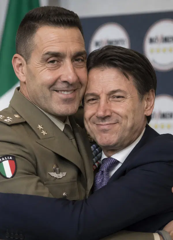 Se Vannacci si allea con la destra di Meloni fa un favore a Conte: cosa dicono i sondaggi, la strategia del Campo Lago e lo stallo del Generale (che rischia di far vincere la sinistra, ma non per i motivi che credete)