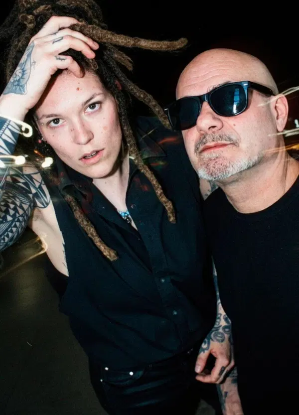 Intervista totale ai Circus Punk prima di salire sul palco del Jova Beach Party: &ldquo;&Egrave; una paraculata questa cosa che la vera rivoluzione sia la fragilit&agrave;. A volte &egrave; un modo per giustificare il fatto che stiamo tutti impazzendo&rdquo;