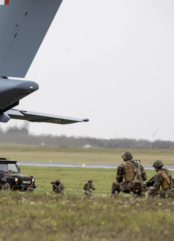 La Francia di Macron ha lanciato un'opa militare sull'Ue e la Germania si riarma. Vi siete accorti di cosa succede in Europa?