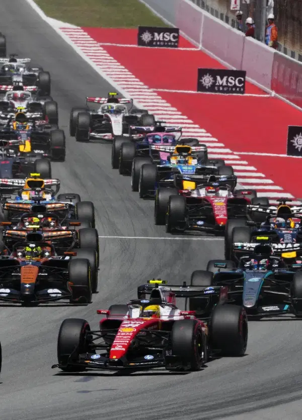 La FIA si &egrave; accorta di aver fatto una stronz*ta con la F1? Dal 2027 cambia tutto e nel 2030 l&rsquo;elettrico far&agrave; spazio ai motoroni