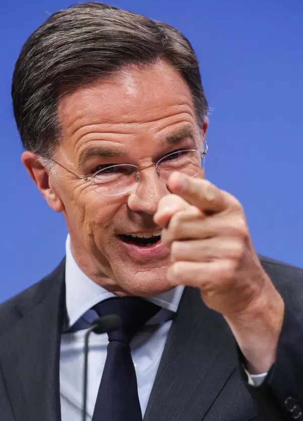 &ldquo;Rutte vuole ingraziarsi daddy Trump&rdquo;. Parla il generale Camporini