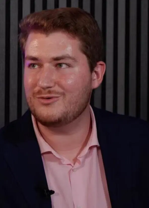 Matteo Hallissey ci ha raccontato di quando ha asfaltato Vannacci in diretta