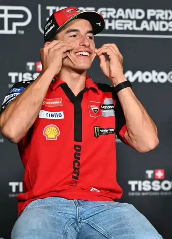 Sembra il finale di Twin Peaks ma &egrave; la MotoGP ad Assen: Il mercato di Marquez, Acosta e Bagnaia, Bastianini su Ducati e Yamaha che si prende la Moto3