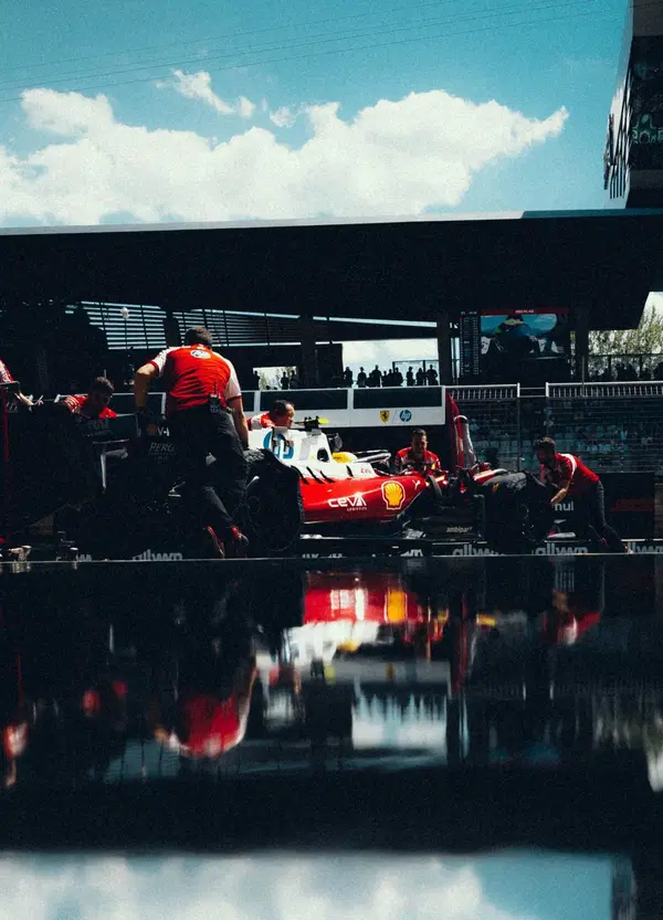 Mercedes vola con Antonelli, ma Ferrari si sta nascondendo?