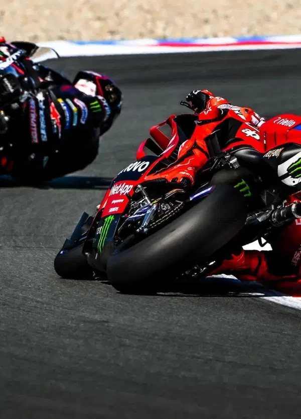 La griglia di Assen &egrave; di nuovo A-Style: tutte le Aprilia davanti, la prima Ducati &egrave; di Bagnaia. Ennesimo disastro KTM con Acosta