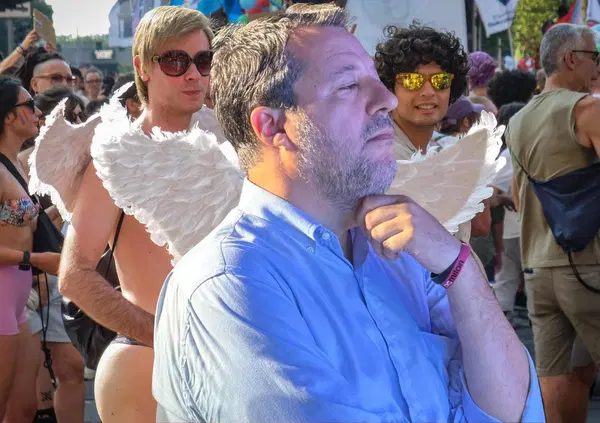 Non &egrave; il pompi*o in s&eacute;, ma il pompi*o in me: lo scrittore Gianni Miraglia difende la &ldquo;fellatio&rdquo;  dopo le frasi al Gay Pride di Milano contro Salvini