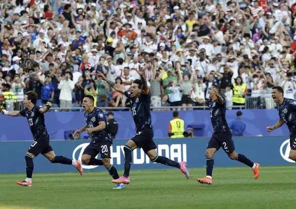 L&rsquo;inarrivabile goduria di vedere il Paraguay prendere a botte la Germania ai Mondiali. Capocciate, difesa e calcio anti-contemporaneo: i tedeschi sono fuori e solo chi &egrave; senza cuore non gioisce